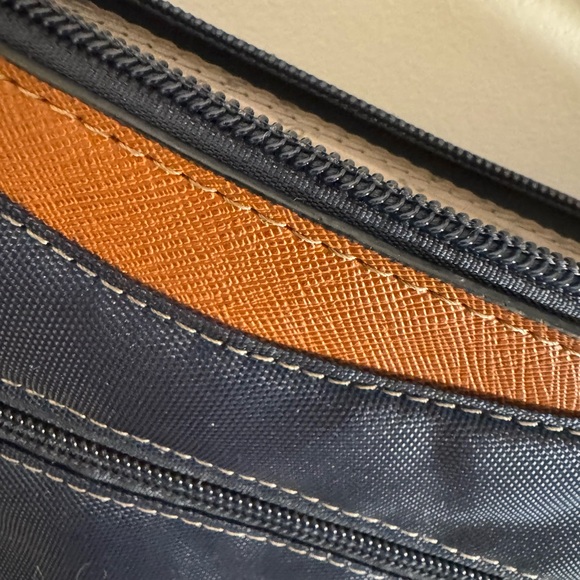 Small navy Roots purse - Picture 8 of 8